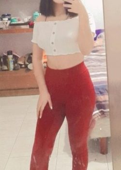 Enseñando sus ricas tetas 10