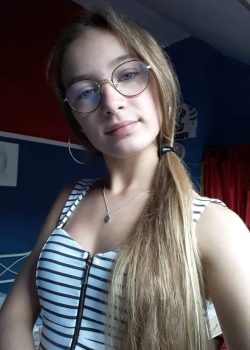 morrita francesa enseña el rabo 2